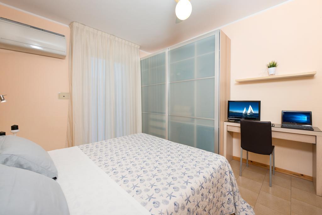 Hotel Cuba Milano Marittima Exterior foto